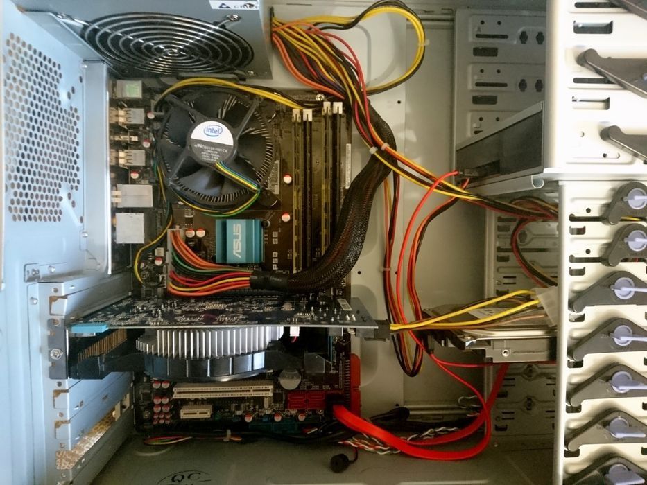 Системный блок 4 ядра  Intel Core 2 Quad Q9550 четырёх ядерный.