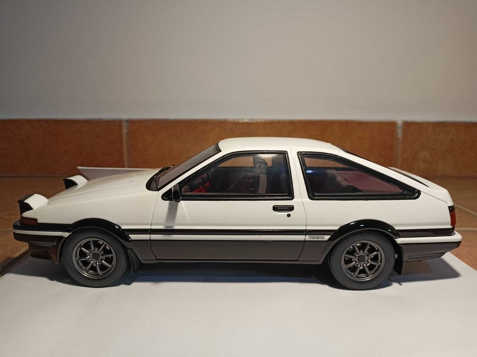 Toyota AE86 Sprinter Trueno GT-APEX model w skali 1:18 Otto Luboń