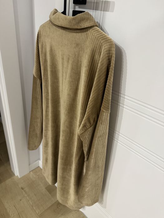 Sukienka welurowa ze stylowymi guzikami asos design 40 L