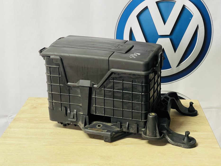 Корпус акумулятора Пассат Б6 акумулятор passat B6 Фольксваген