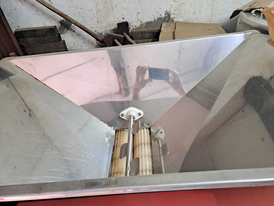 Esmagador de Uvas Elétrico