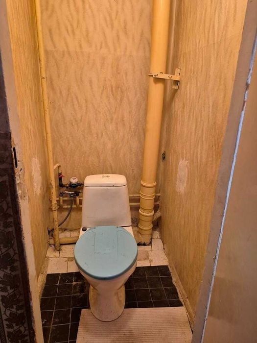 Продаж 2-кімнатної квартири, Дарницький район, метро Позняки, вулиця Ахматової Анни.