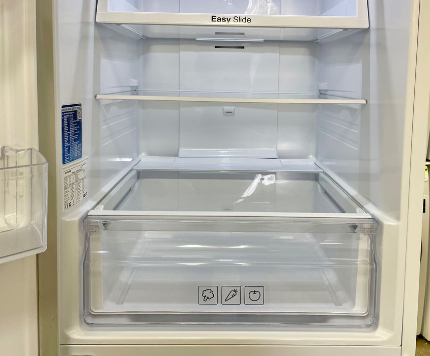 Холодильник Samsung