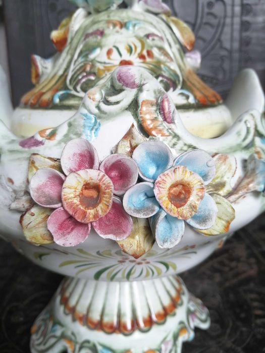 boleira antiga , porcelana capidimonte italia