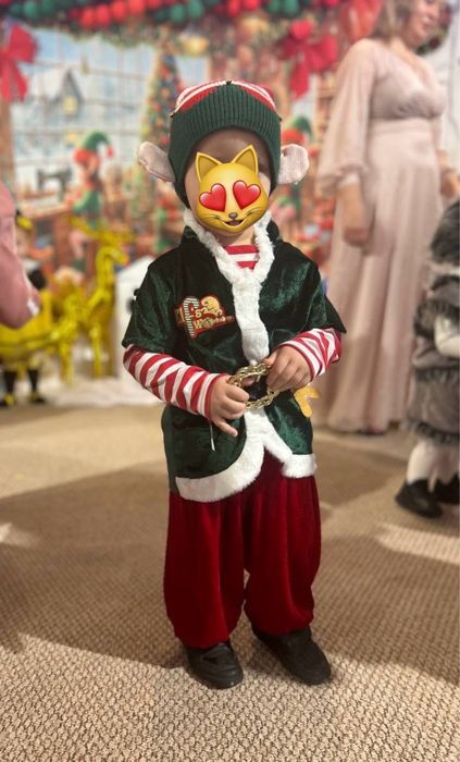 Прокат костюмів та суконь