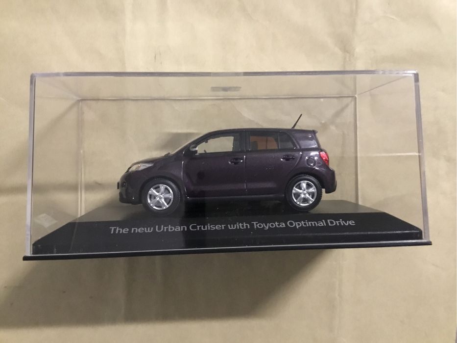 Miniatura Toyota Urban Cruiser escala 1/43