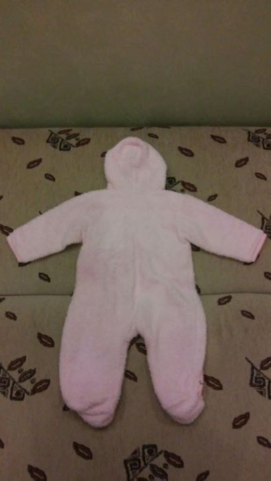 Продам комбинезон для девочки.