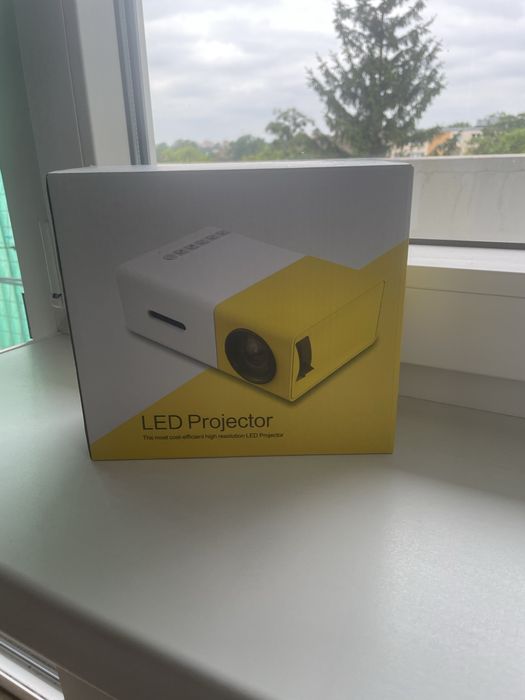 LED Projektor YG-300