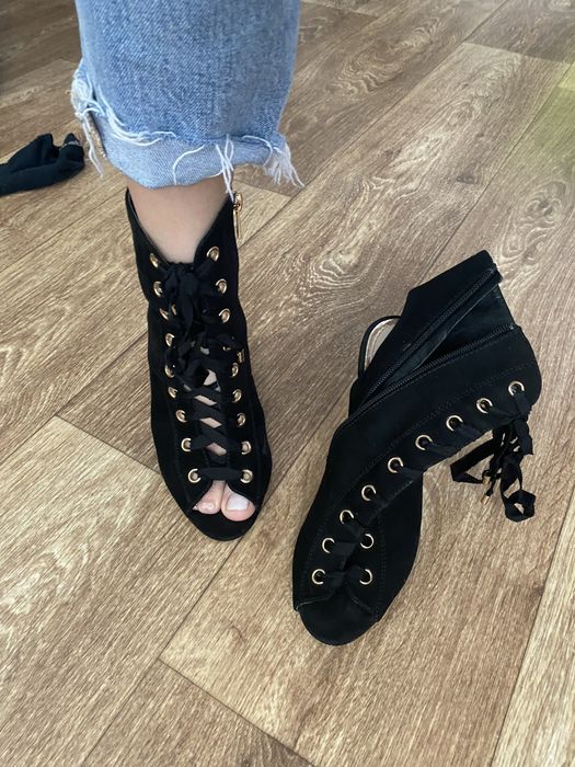 Туфлі босоніжки для high heels