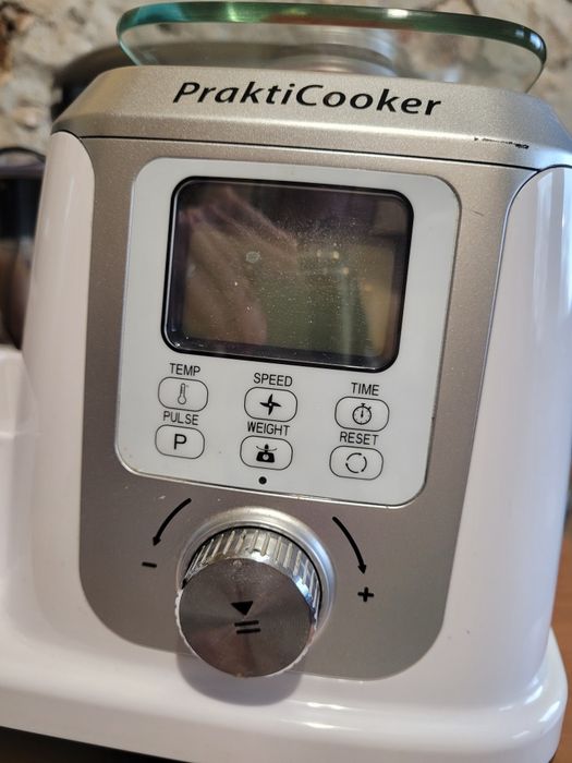 Robot kuchenny Salute Practicooker