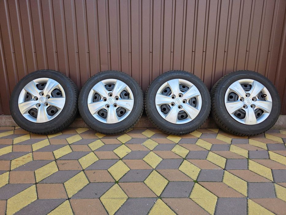 Колеса Hyundai i30 R15 / 185/65 R15 Goodyear UltraGrip 9+ / Оригінальні диски + ковпаки