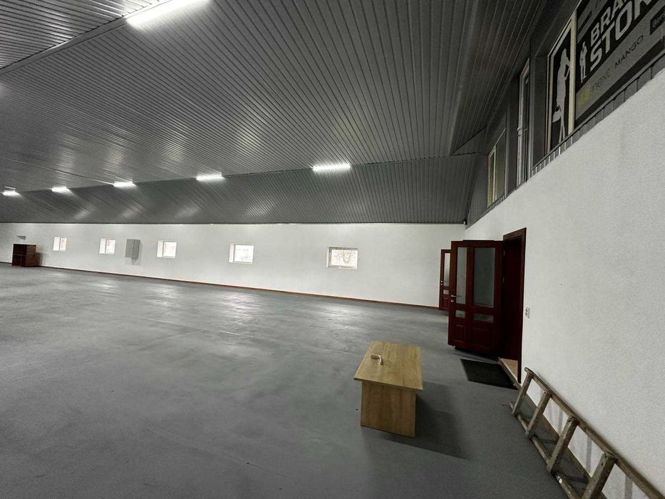 Продається комерційне приміщення в смт. Буштино