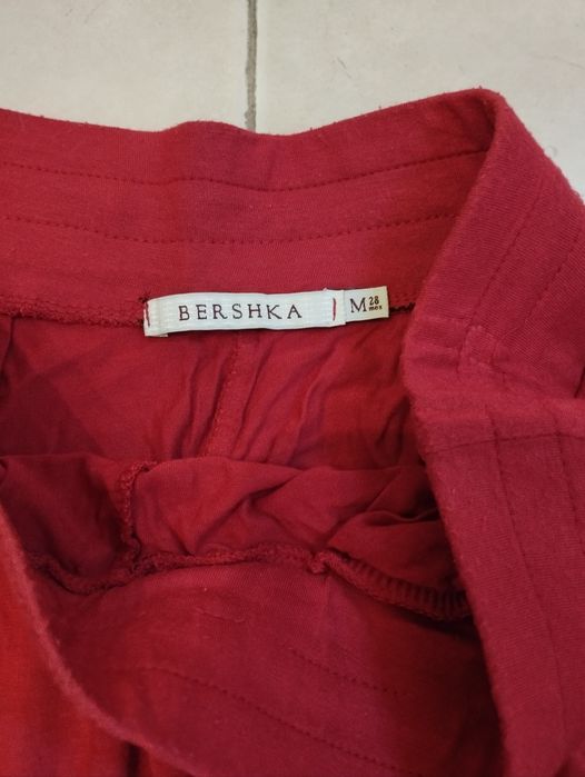 Calças vermelhas tipo balão Bershka