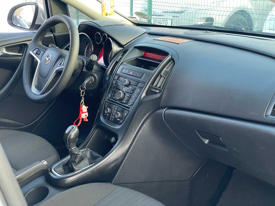 Opel Astra 2011 дизель