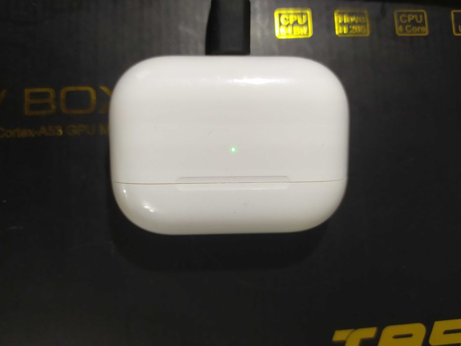 Apple Airpods Pro 1 виробник США як новий зарядний +кейс - ідеал