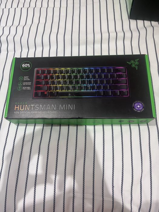 Razer Huntsman Mini 60% RGB – teclado gaming switches roxos