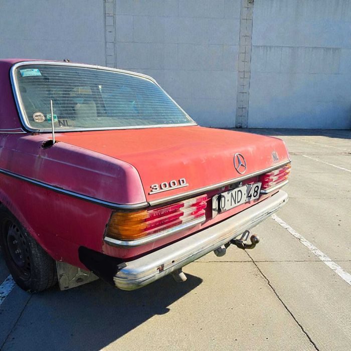 Mercedes-Benz W123 300D  Para peças