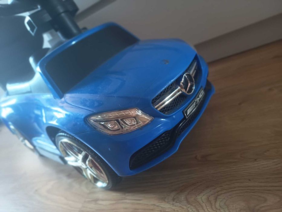 Samochód Mercedes pchacz z podnóżkami