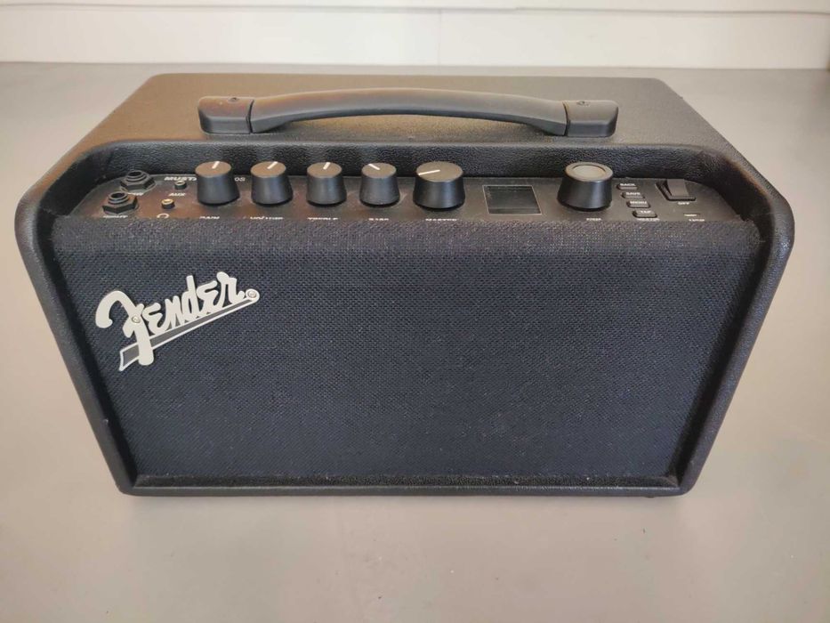 Fender Mustang LT40S (Com Defeito / Para Peças ou Reparação)