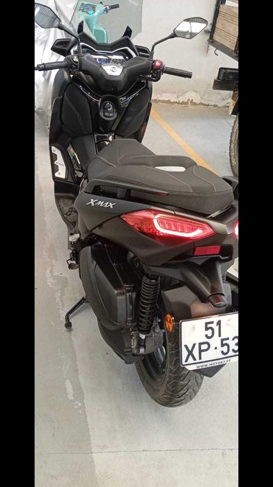 Scooter média cilindrada em excelente estado