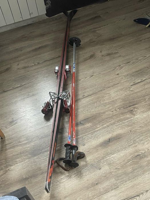 Лыжи в наличии 2 пары