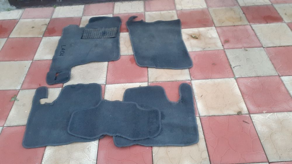 Комплект ворсових килимків чорного коліру з логотипом на ваз 2110,11,1
