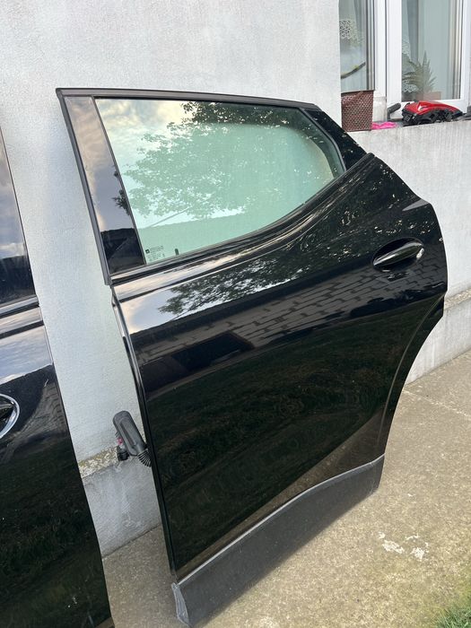 Оригінальні ліві (водійські) двері для Chevrolet Bolt EUV 2023.