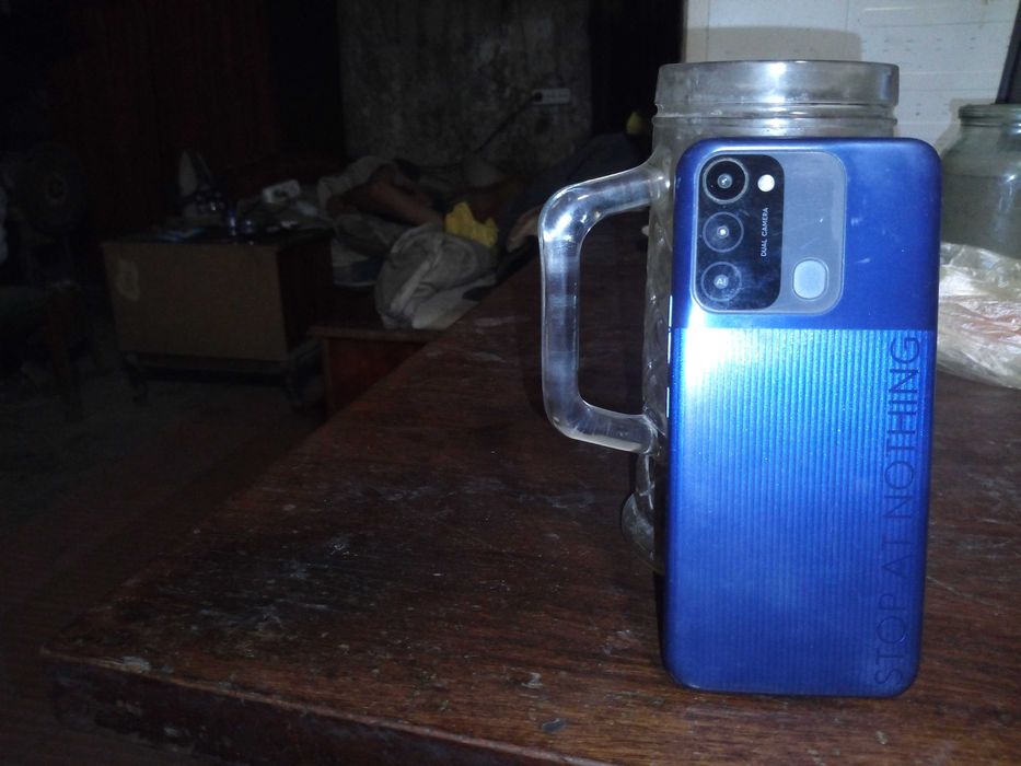 Продам сенсорный телефон самсунг