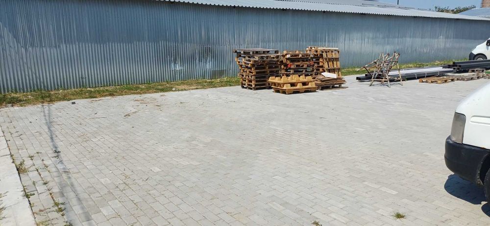 Оренда відкритого майданчика площею від 250 до 2500 м2 у Львові