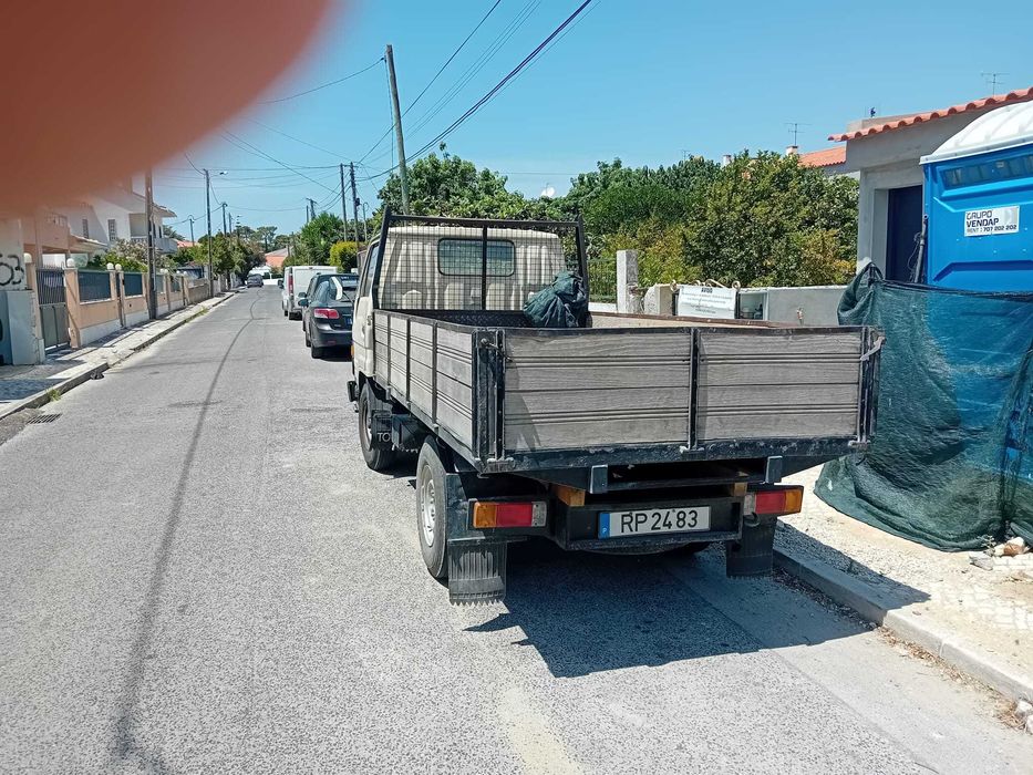Toyota Dyna 150 boa para trabalhar