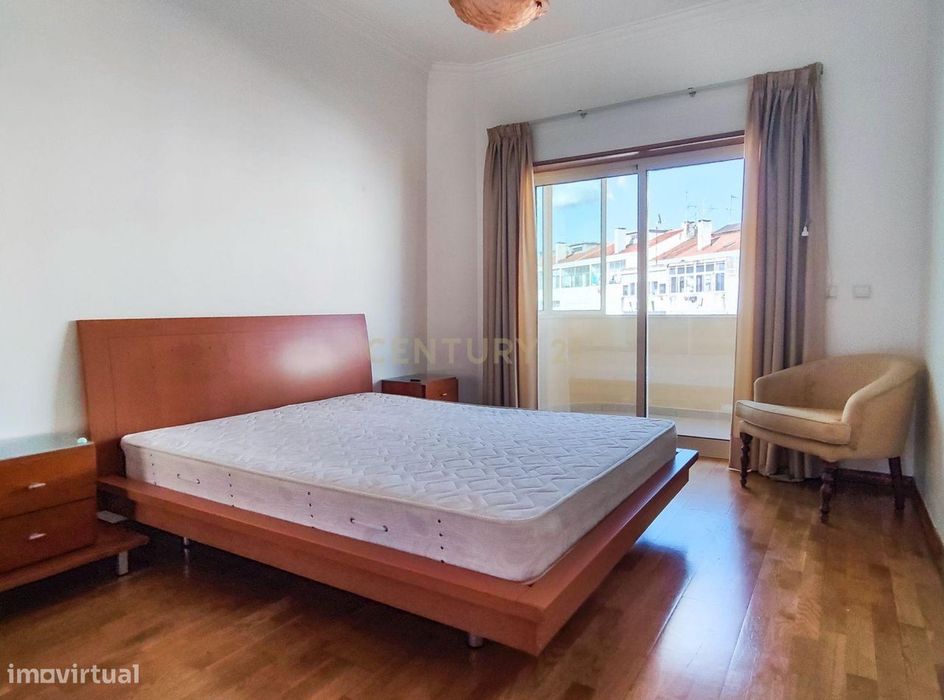 Amplo apartamento de 3 quartos com varandas panorâmicas em Almada, em