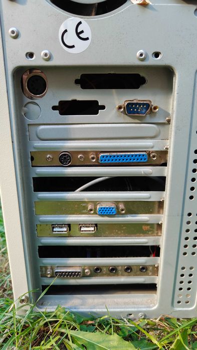 Stary komputer Retro Intel Pentium fw82443lx