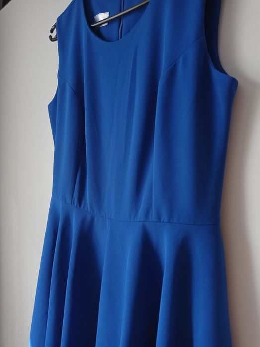 Elegancka rozkloszowana sukienka r. 38/40