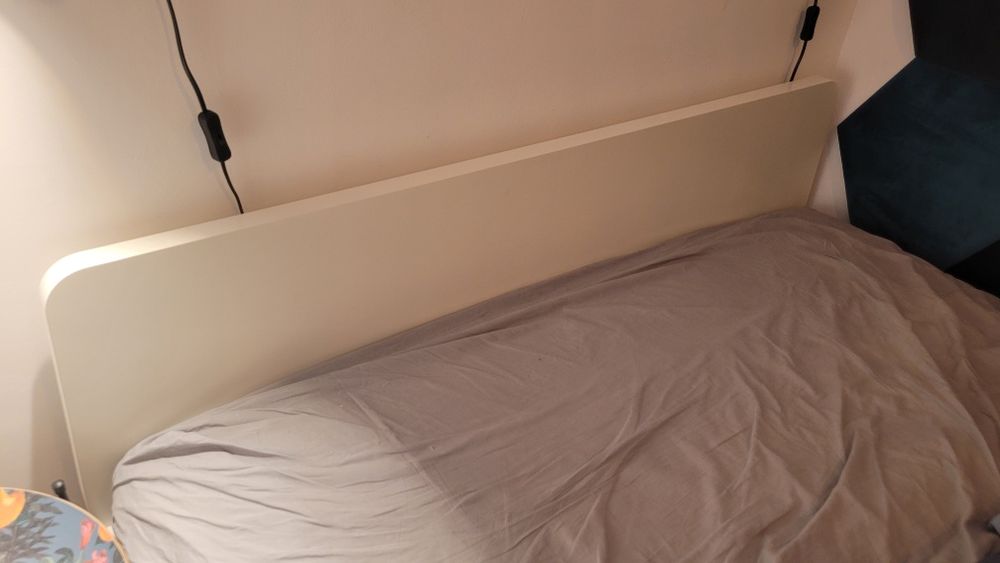 Rama łóżka Ikea Askvoll + dno Lönset, 140x200, bez materaca