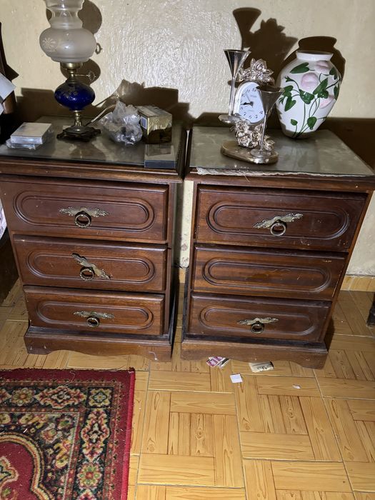 Par de Mesas de Cabeceira