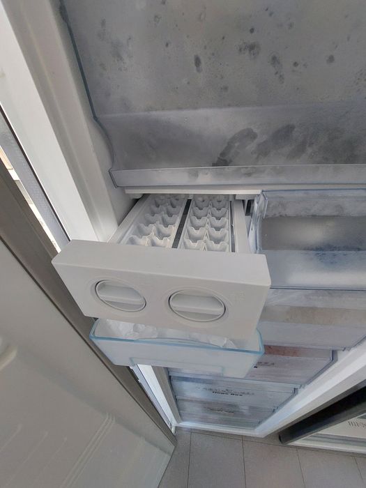 Frigorífico e Arca Vertical Hisense (conjunto)