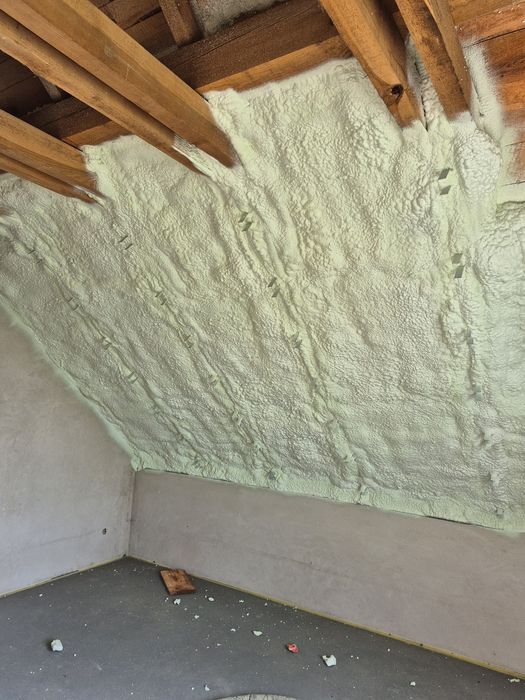 Ocieplenie pianą pur poddasza stropy dachy ocieplanie pianką izolacje