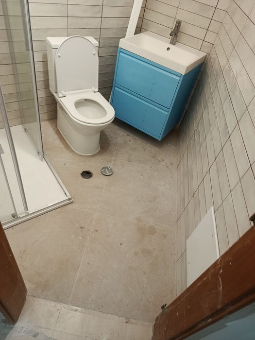 Ladrilhos e Azulejos, Casas de Banho e Cozinha...