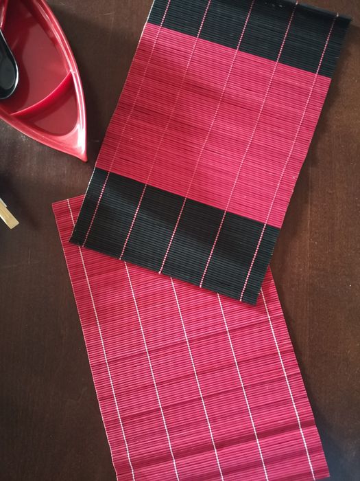 Conjunto japonês de plástico vermelho e preto