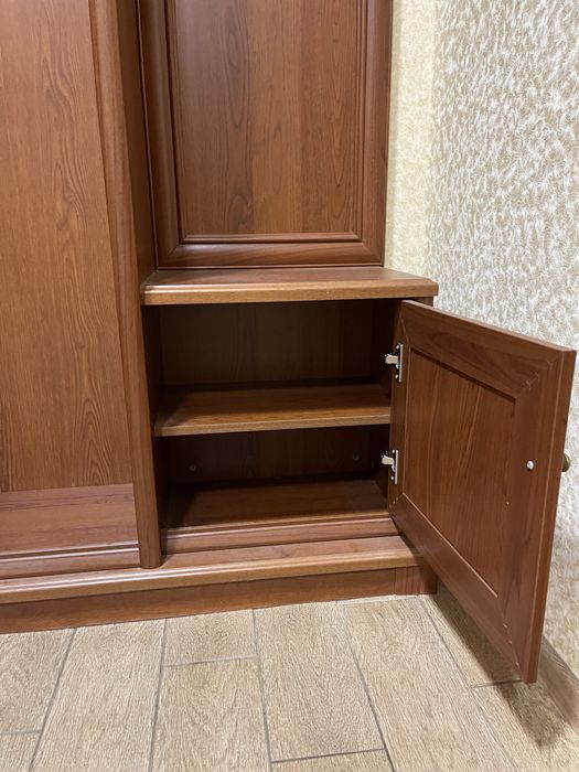 Продам передпокій