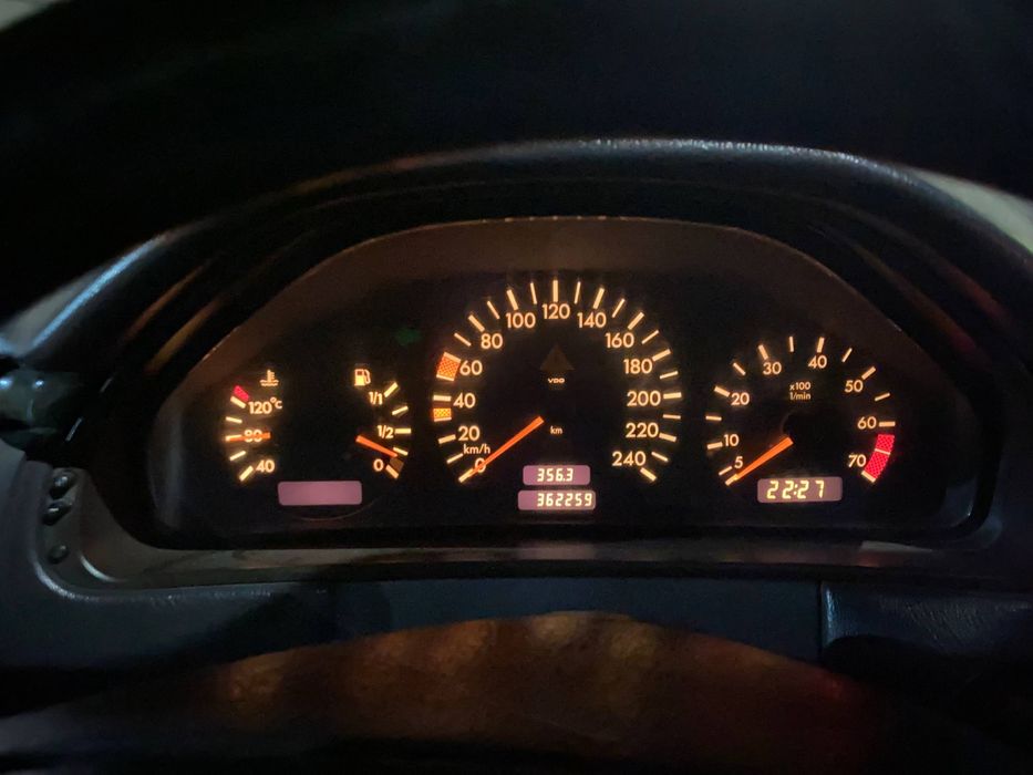 Mercedes-Benz e230