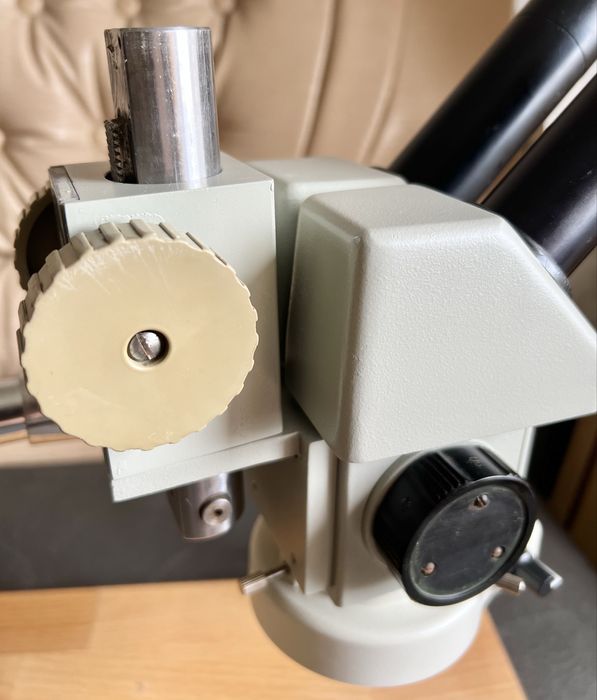 Мікроскоп МБС зі зручним підйомнником на універсальному штативі F-150