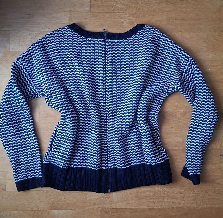 Sweter ciepły M Clockhouse  czarno biały wzorek suwak kieszenie