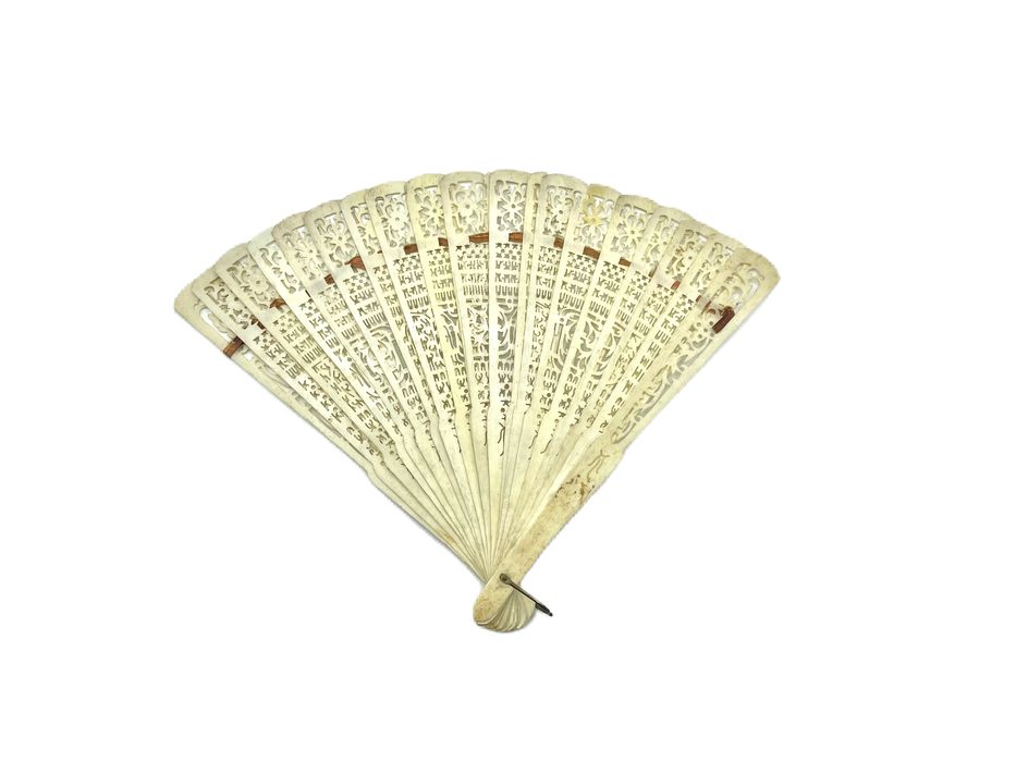 Leque em material nobre antigo