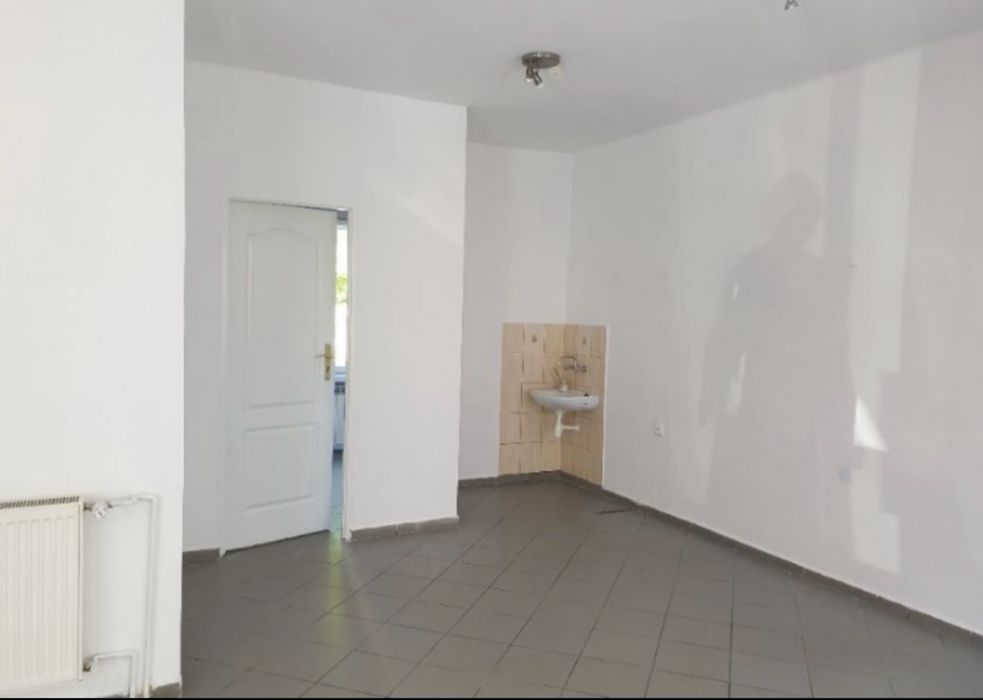 Lokal uslugowy pod wynajem na Rynku Niski CZYNSZ