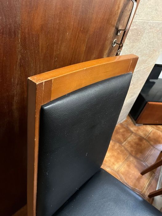 Vendo mesa e 4 cadeiras