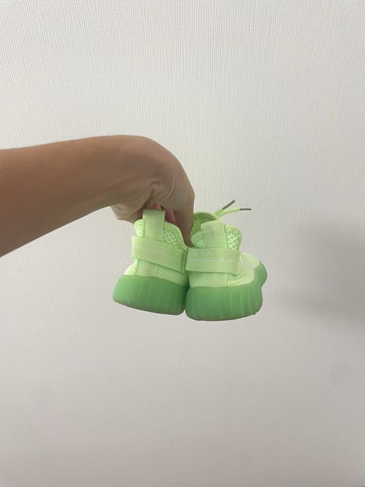 Кросівки літні, тоненькі