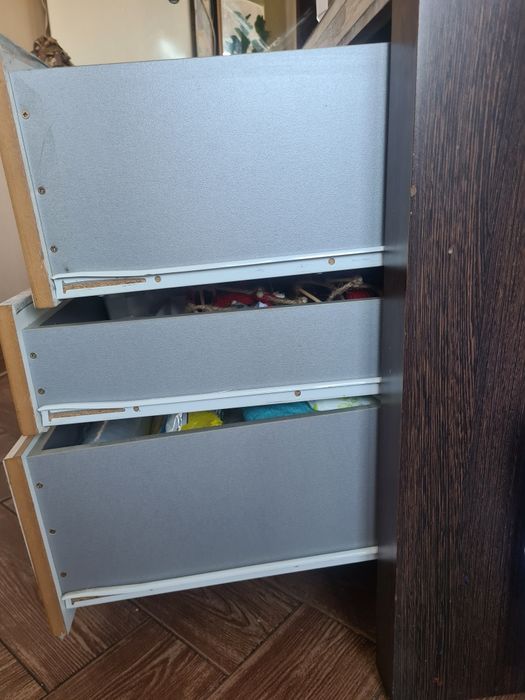 Меблі, шкаф купе, туалетный столик, комод.