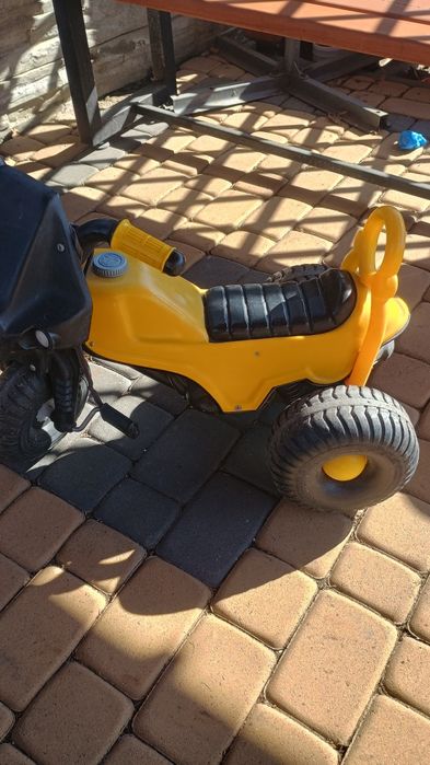 Autko na pedały dla chłopca