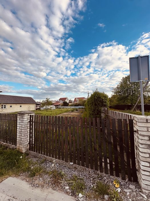 Бірки центр, ділянка 9 сот з комунікаціями